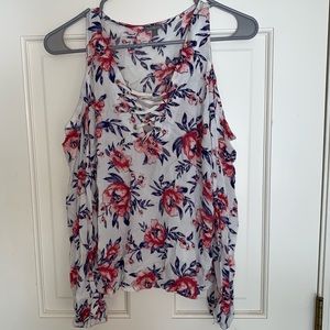 CHARLOTTE RUSSE Floral Blouse